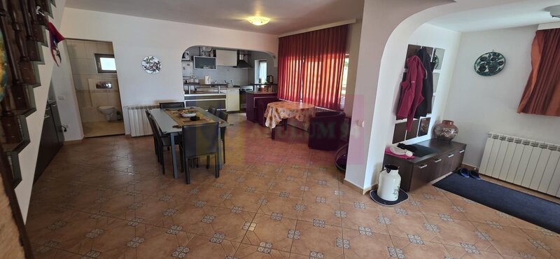 Vila duplex de vanzare cu 4 camere in Azuga