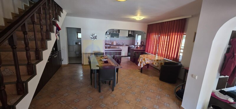 Vila duplex de vanzare cu 4 camere in Azuga